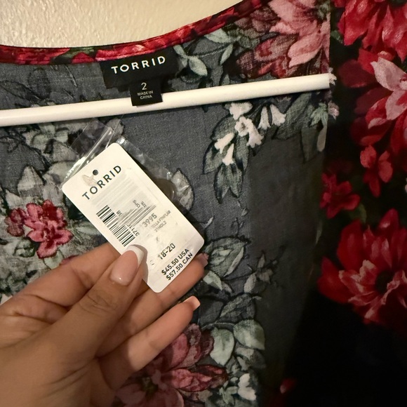Torrid floral print blouse 2x - Picture 2 of 4